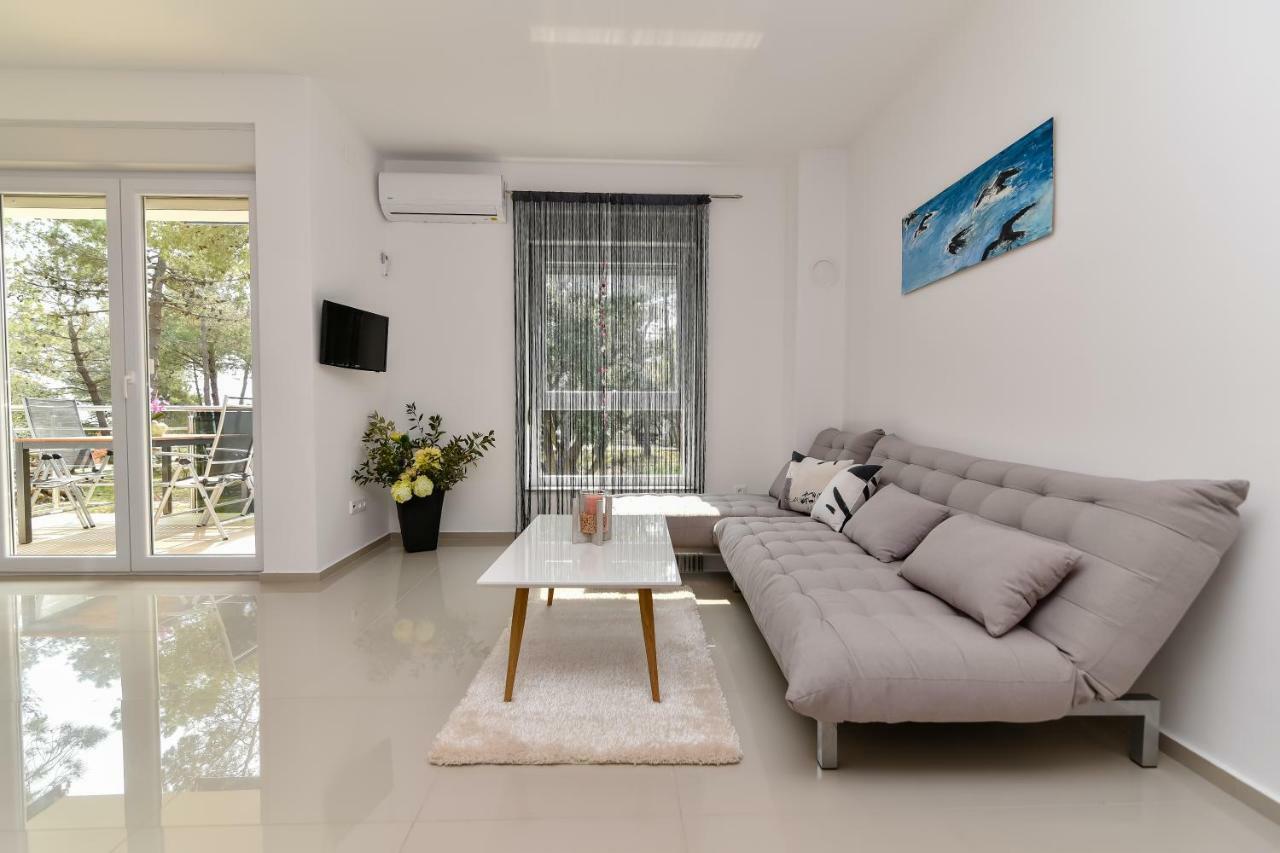 Denis Apartment Vir Exterior photo
